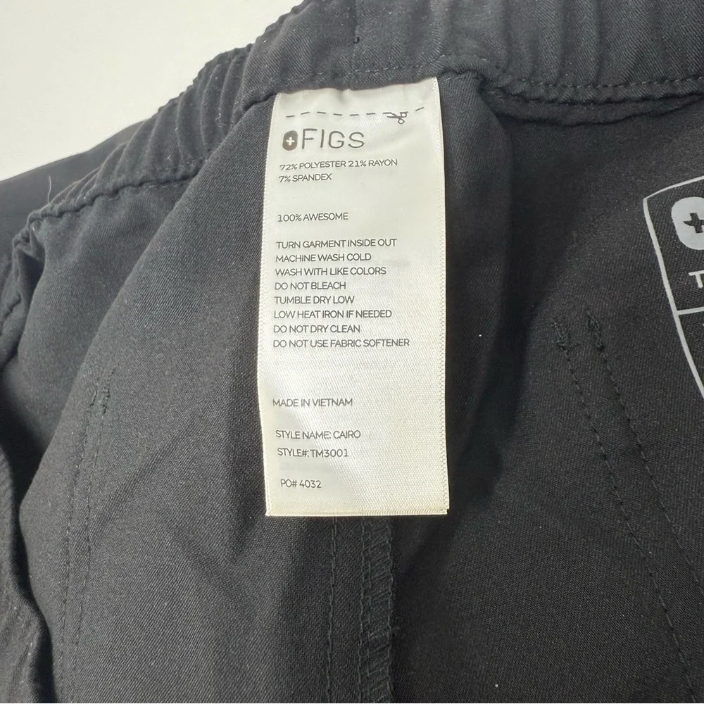Figs Men’s Cairo Black Cargo Scrub Pants Size L